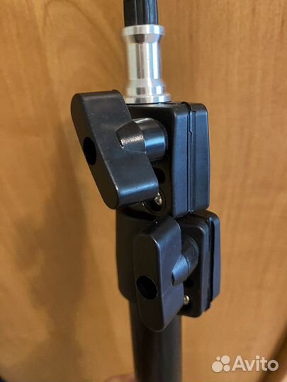 Штатив напольный металлический