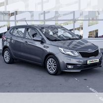 Kia Rio 1.6 AT, 2015, 129 420 км, с пробегом, цена 1 223 000 руб.