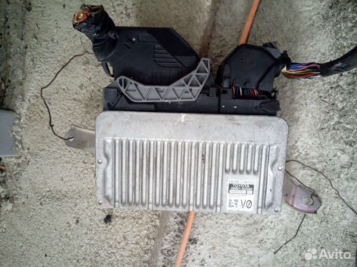 Блок управления двигателем toyota 8966152Q90