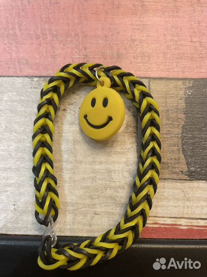 Боаслеты из резиночек с брелками и без на заказ