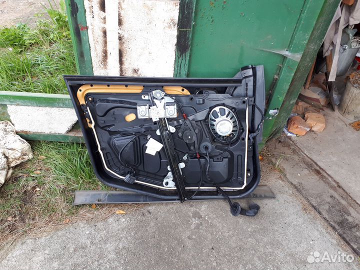 Обшивка и внутренности дверей Ford Fusion