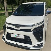 Toyota Voxy 2.0 CVT, 2019, 40 000 км, с пробегом, цена 3 100 000 руб.