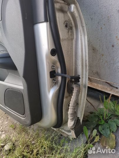 Передняя левая дверь Ford Focus 2