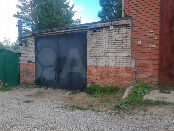 Гараж, > 30 м²