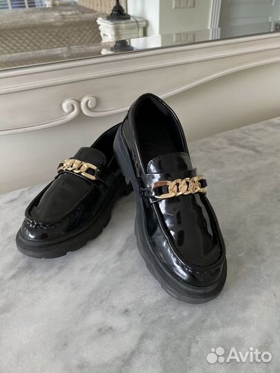 Кожаные туфли Zara оригинал 34р бу