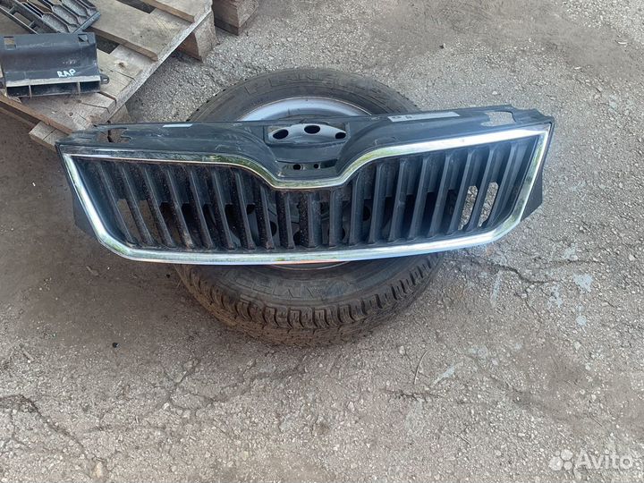 Skoda rapid 2019 год решетка радиатора