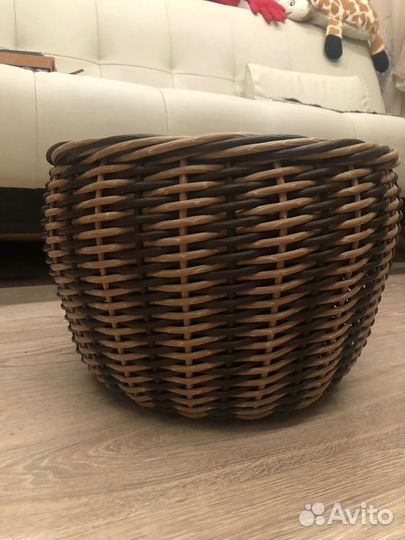 Кашпо из искусственного ротанга