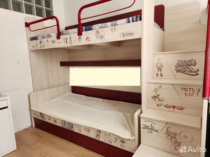 Двухъярусная кровать