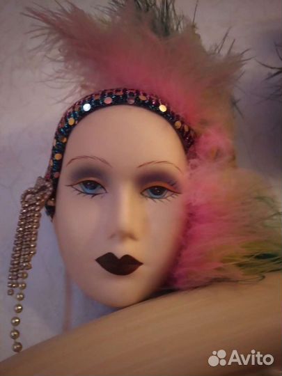 Настенные статуэтки.фарфоровые