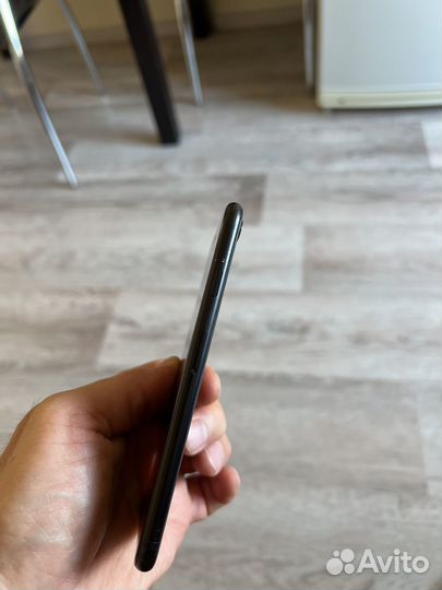 Телефон iPhone se 2020