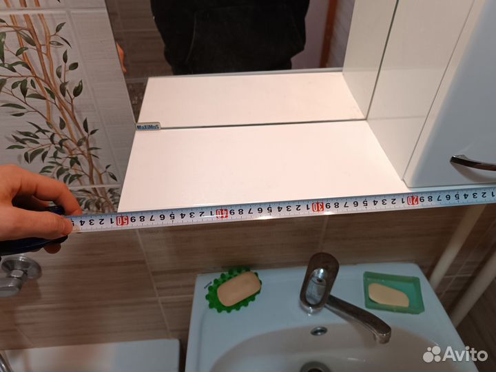 Зеркало со шкафчиком в ванную