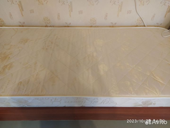 Кровать односпальная 90х200 с матрасом бу
