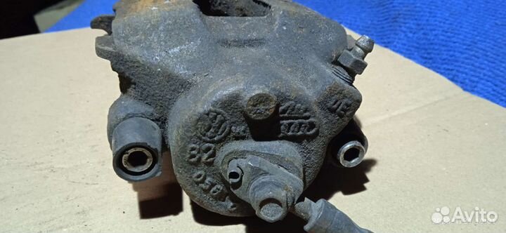 Суппорт передний правый Golf 4, Octavia 1