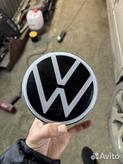 Значок переднего бампера VW ID4