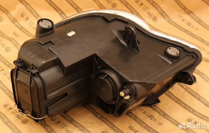 Фара правая VW EOS 05-10