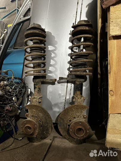 Передние амотризаторы с кулаками 2110