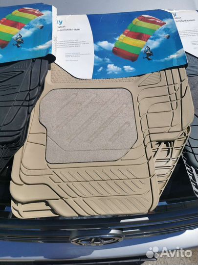 Комплект автомобильных ковриков