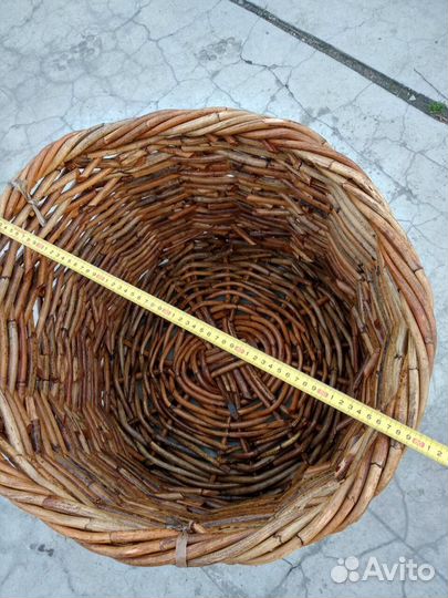 Большая корзина из ротанга