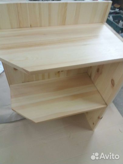 Полка угловая напольная из массива сосны