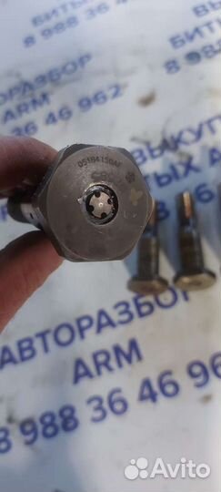 Болт распредвала на Dodge Caravan