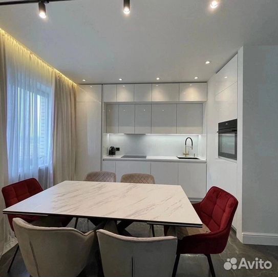 Угловая светлая кухня в рассрочку