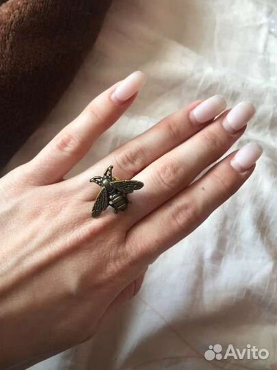 Брошь на лацкан пчела