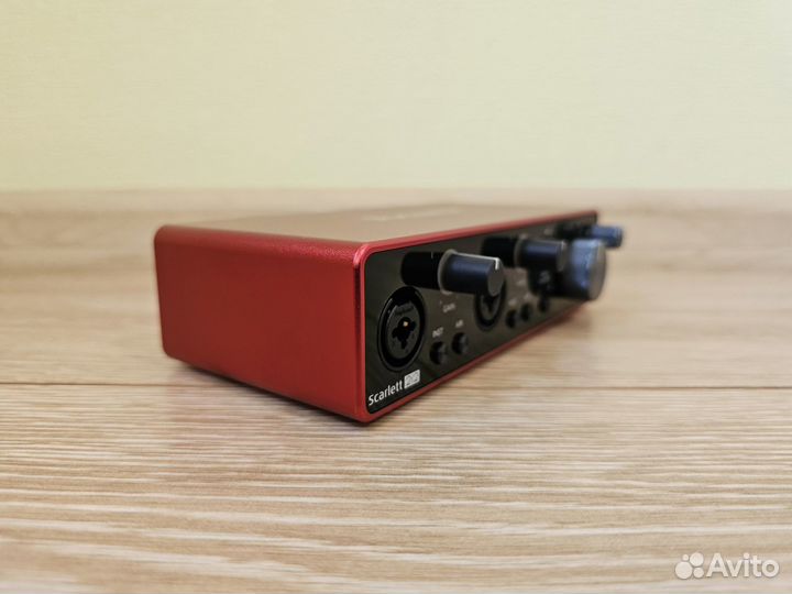 Звуковая карта Focusrite Scarlett 2i2 3rd Gen