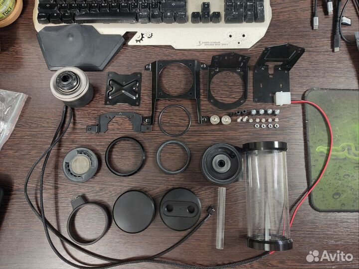 Ultitube D5 150 reservoir with D5 PWM pump