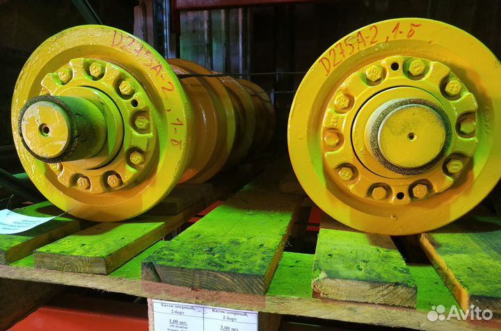 17M-30-00220 каток опорный Komatsu D275A