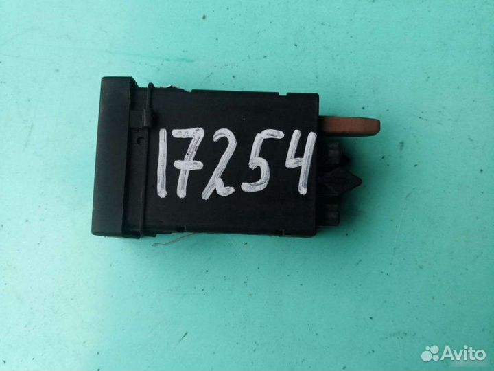 Кнопка подогрева сидений Volkswagen Passat B5+