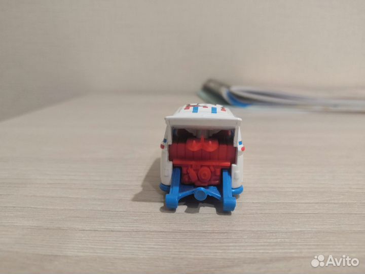 Машинка хот вилс hello kitty