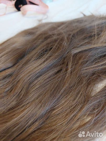 Волосы на заколках, шеньон, русые