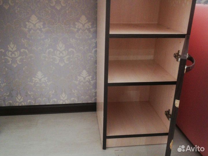 Маникюрный стол