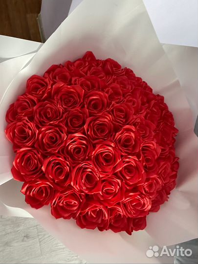 Розы из атласных лент