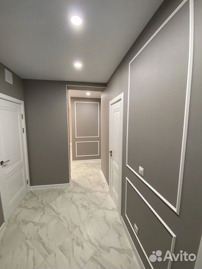 Поклейка обоев.Покраска стен