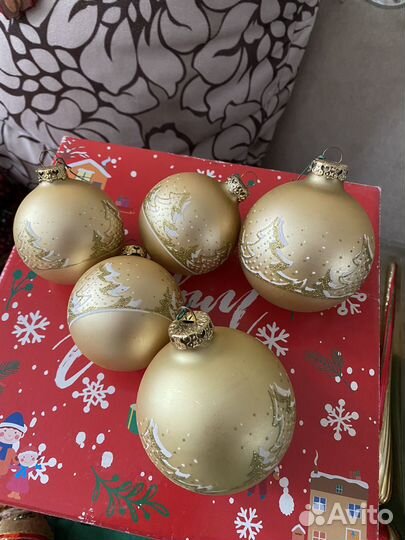 Наборы ёлочных шаров разные