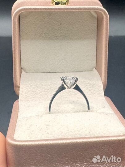 Кольцо помолвочное белое золото 585