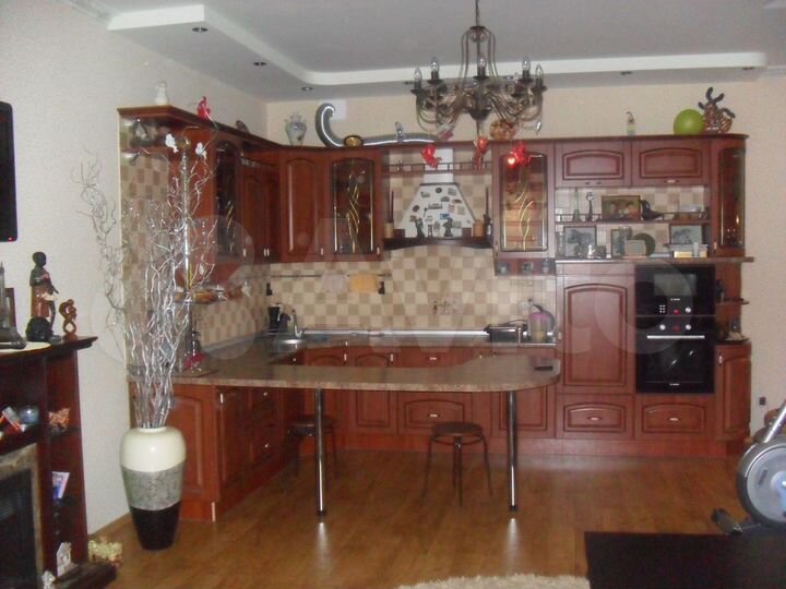 3-к. квартира, 135 м², 2/9 эт.