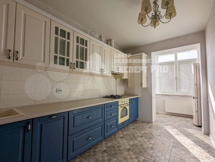 2-к. квартира, 52 м², 1/10 эт.