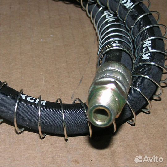 Шланг маз L 74см в пружине к тормозным камерам