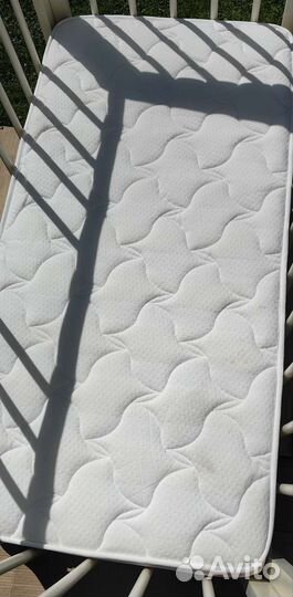 Детская кроватка с маятником и ящиком