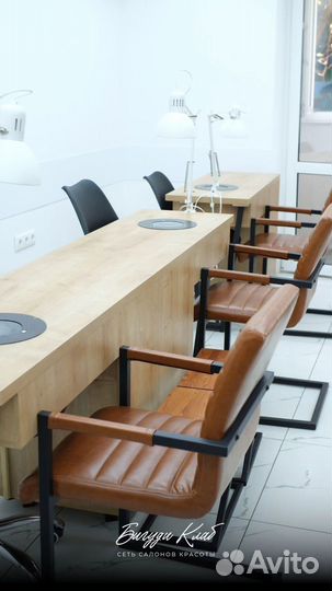 Администратор студии маникюра