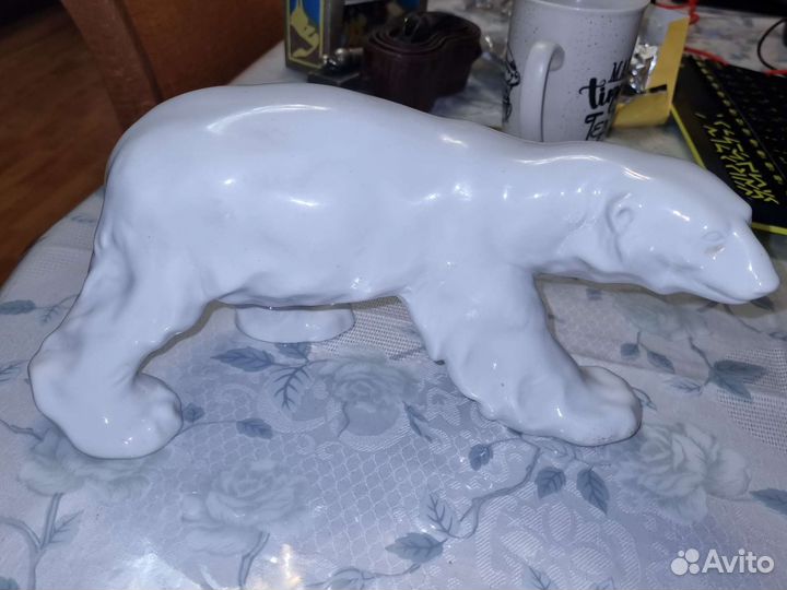 Статуэтка белый медведь