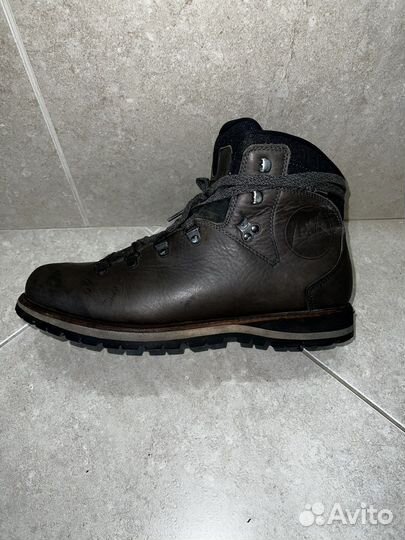 Трекинговые ботинки lowa