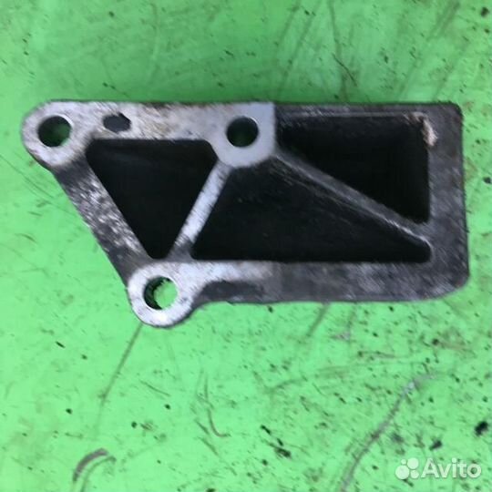 Кронштейн генератора Фольксваген Гольф 2 Джетта 2