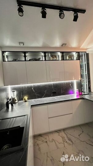 Кухня в потолок