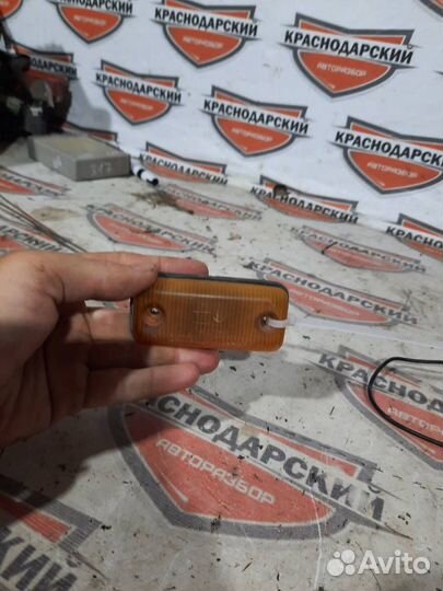 Повторитель поворота в крыло левое переднее Mazda