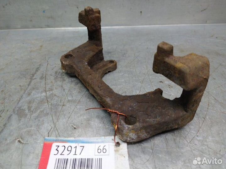 Скоба суппорта переднего Audi A4 B7 2005-2007