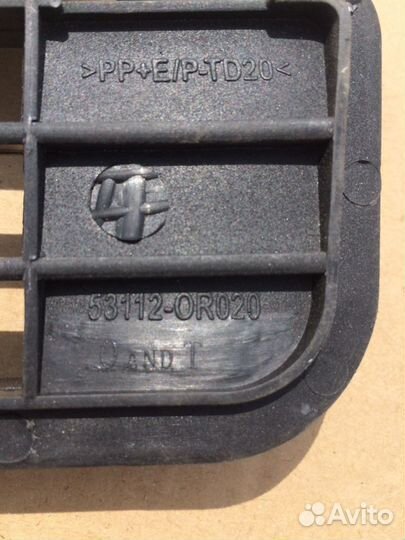 Решетка в бампер toyota rav 4 xa 30