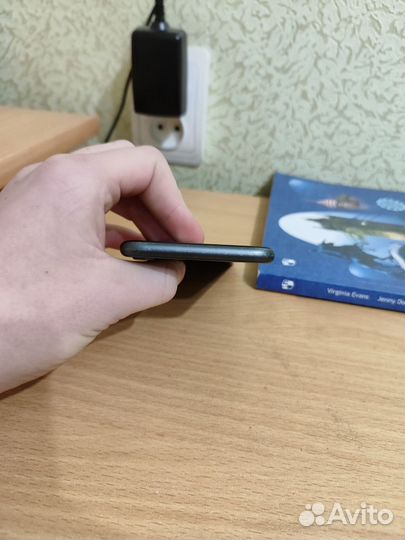 iPhone 8, 64 ГБ